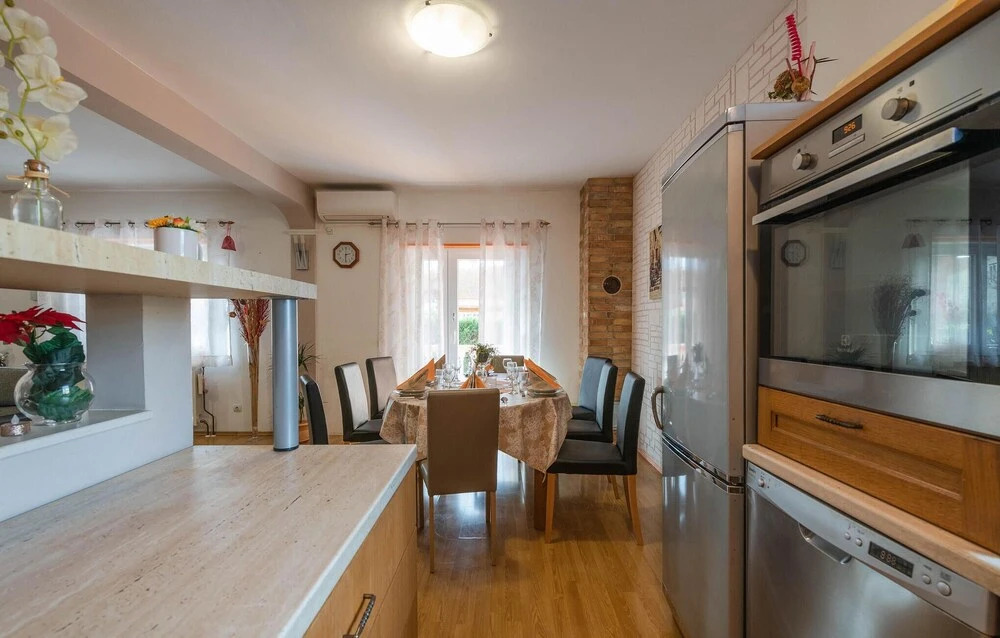 Stunning Home In Marcana