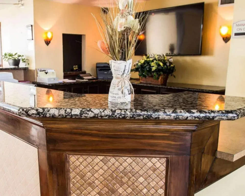 Econo Lodge Inn And Suites Near Florida Mall