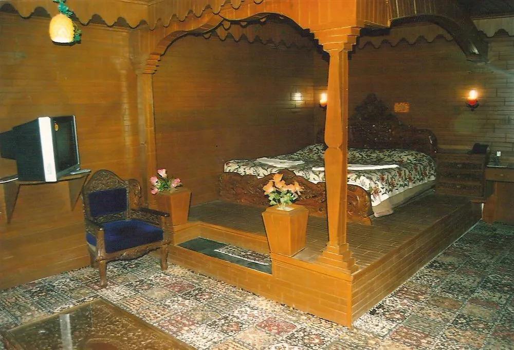 Hotel Zahgeer Continental, Srinagar