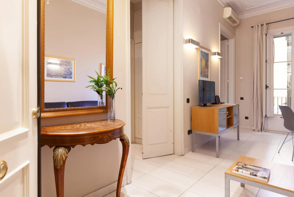 GAUDIR 4 · PERFECT apart. next to P. de Gracia for 4 Pax