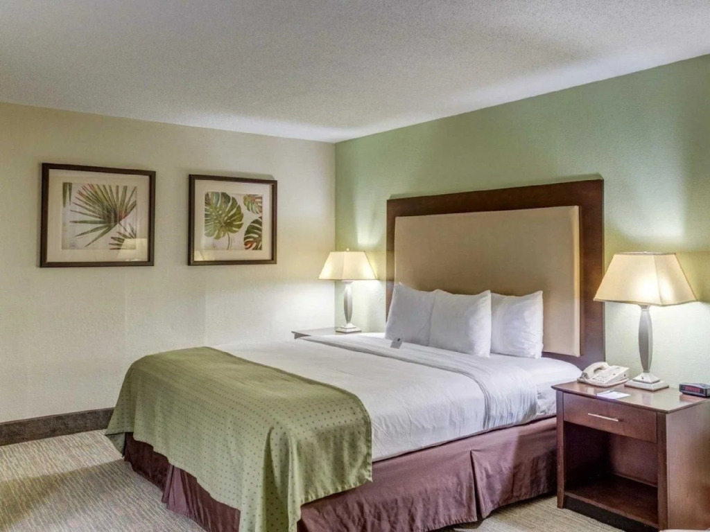 Clarion Inn & Suites Conference Center