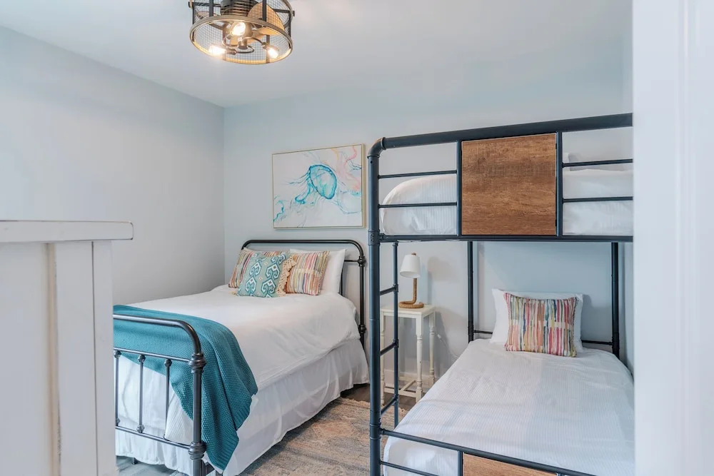 Pet Friendly + Private Pool; Amazing Fenced Backyard, 5 Min Walk to Beach!