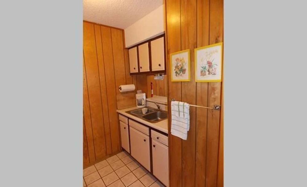 Driftwood Isle 1 Bedroom Home by RedAwning