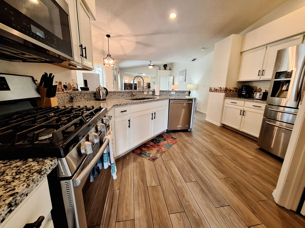 4 BED 3 BATH, OVERSIZED POOL AREA, GAMES ROOM, Clermont, US