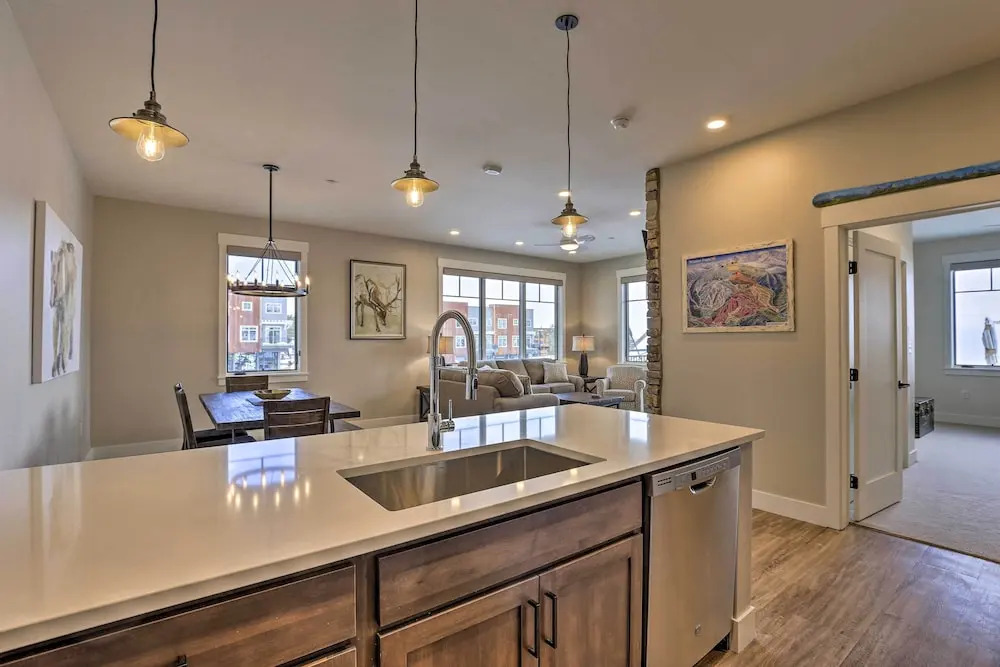 Newly Built Ski Condo w/ Hot Tub & Shuttle Access!