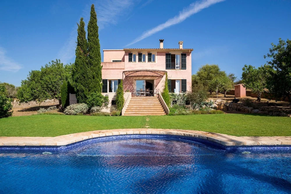 Spacious villa in Sant Llorenç, 230 m², private pool, sea view