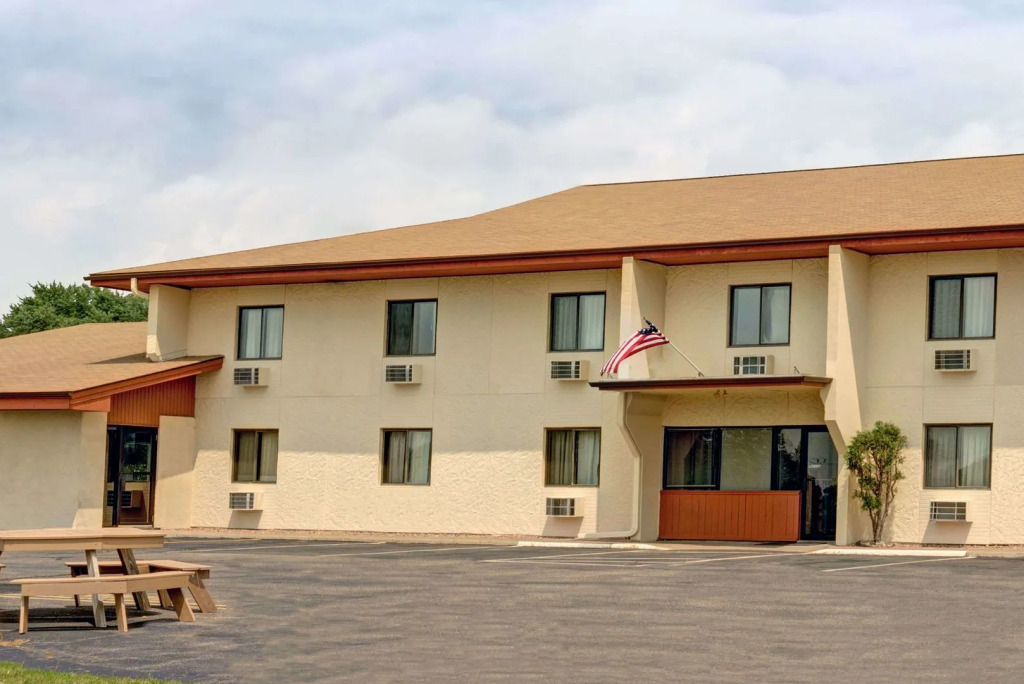 Super 8 By Wyndham Buffalo