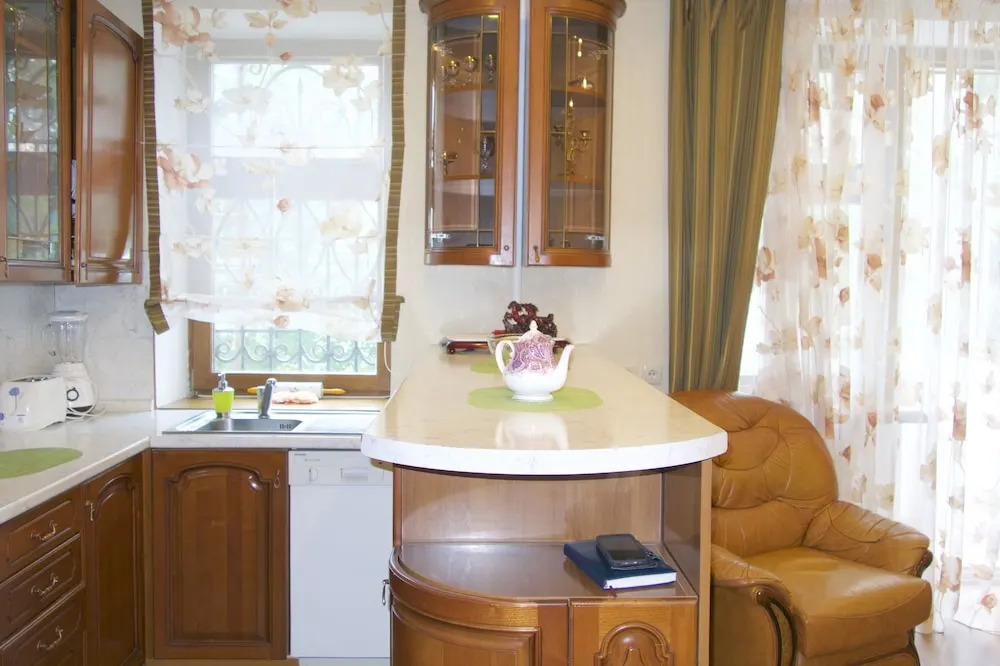 LUXKV Apartment on Panfilovskiy 3