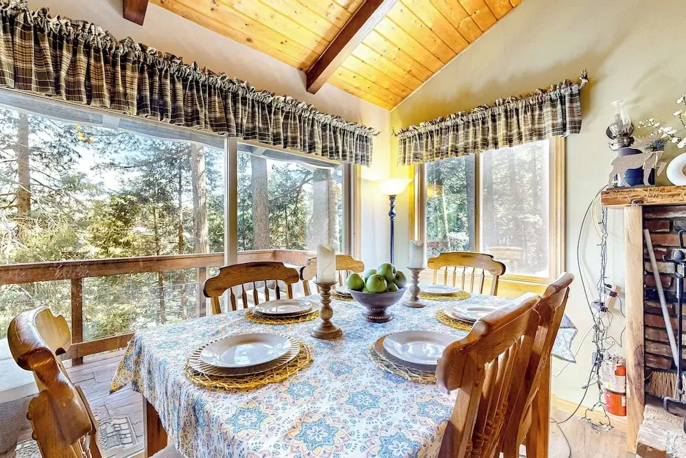 3BR Idyllic Cabin in the Woods w/ Wood Fireplace