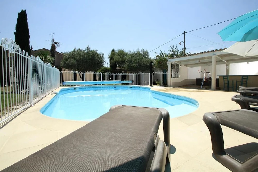 Studio in Suze-la-rousse, With Shared Pool, Enclosed Garden and Wifi