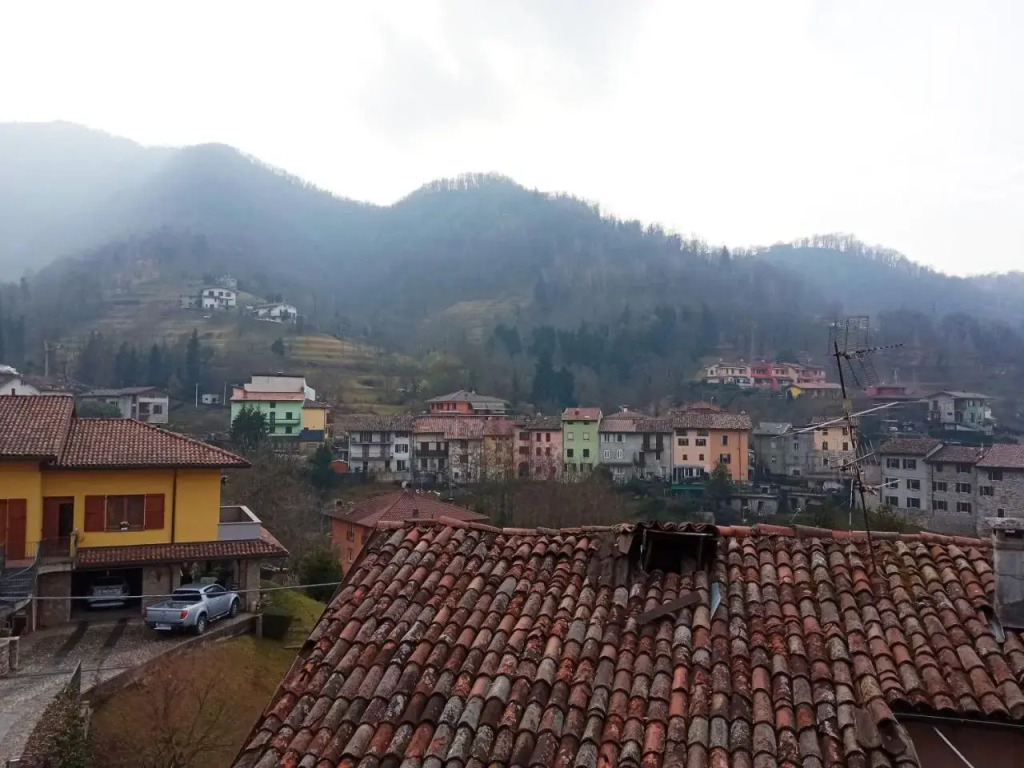 Cute little flat with view, 20 mins to BGY Airport