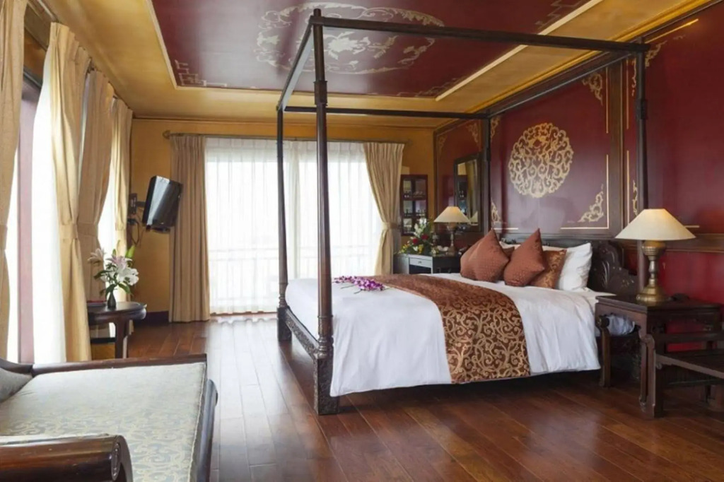 Heritage Line Violet Cruise - Halong Bay & Lan Ha Bay