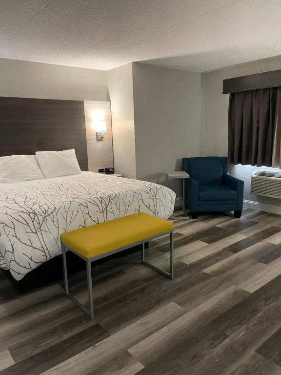 HomeTown Inn & Suites