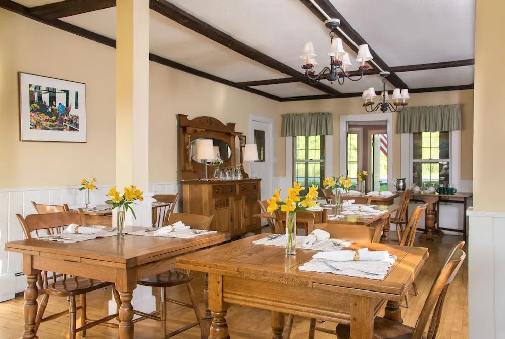 Brass Lantern Inn