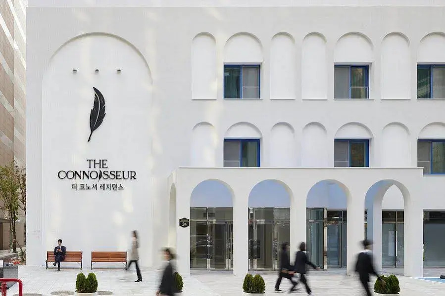 The Connoisseur Residence Hotel