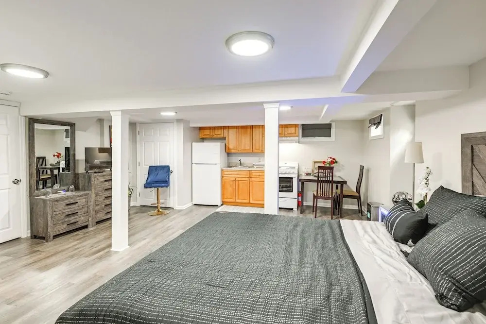 Walkable Elmont Studio: 19 Mi to New York City!