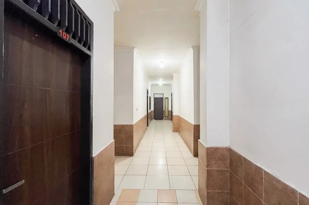 Urbanview Hotel Transit Near Bandara Sultan Hasanuddin
