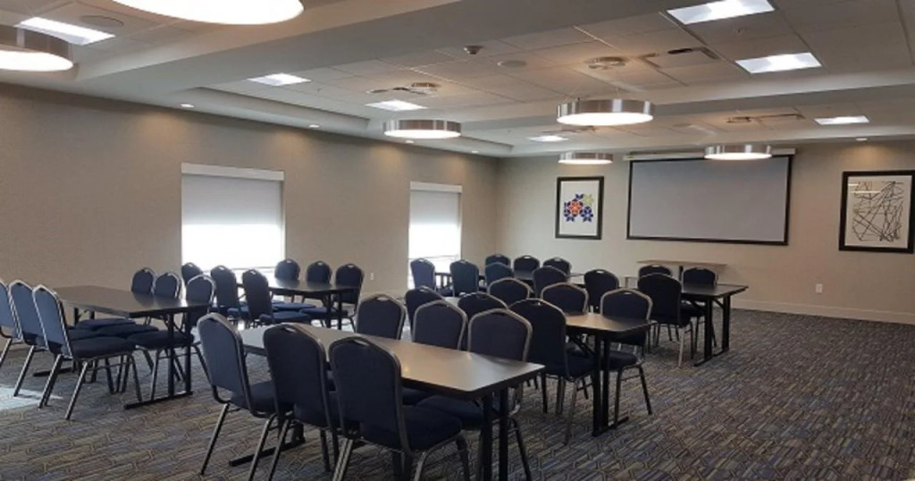 Holiday Inn Express & Suites Macon North by IHG