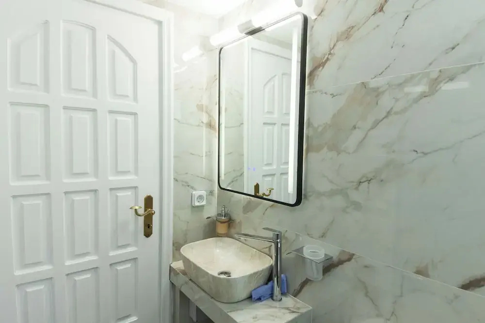 Deluxe 3 Bd House near Lagonisi w Garden