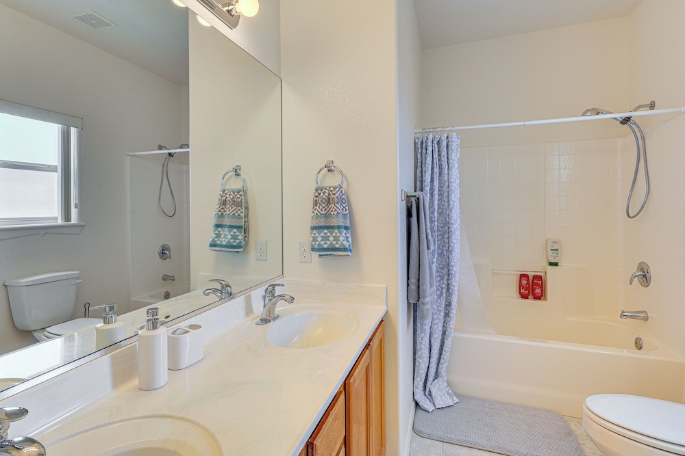 Desert Getaway w/ Serene Views in Bullhead City!