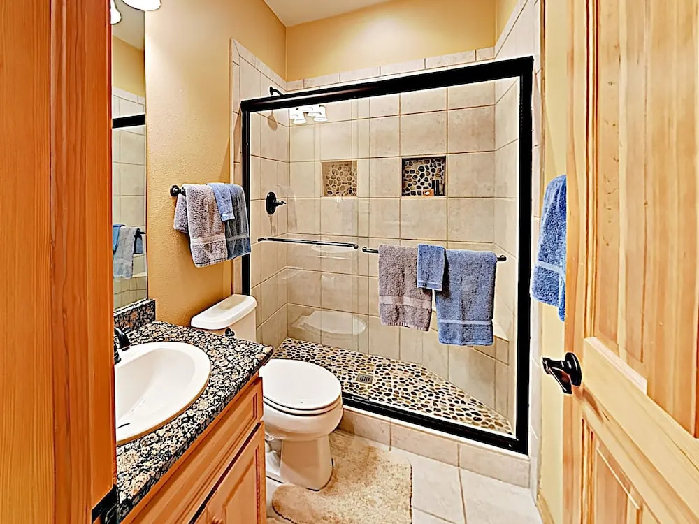 106 Teller Street Duplex 3 Bedrooms 2.5 Bathrooms Duplex