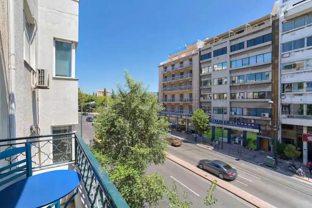 4BDR Amazing Spacious full Apt in Plaka (and Netflix)