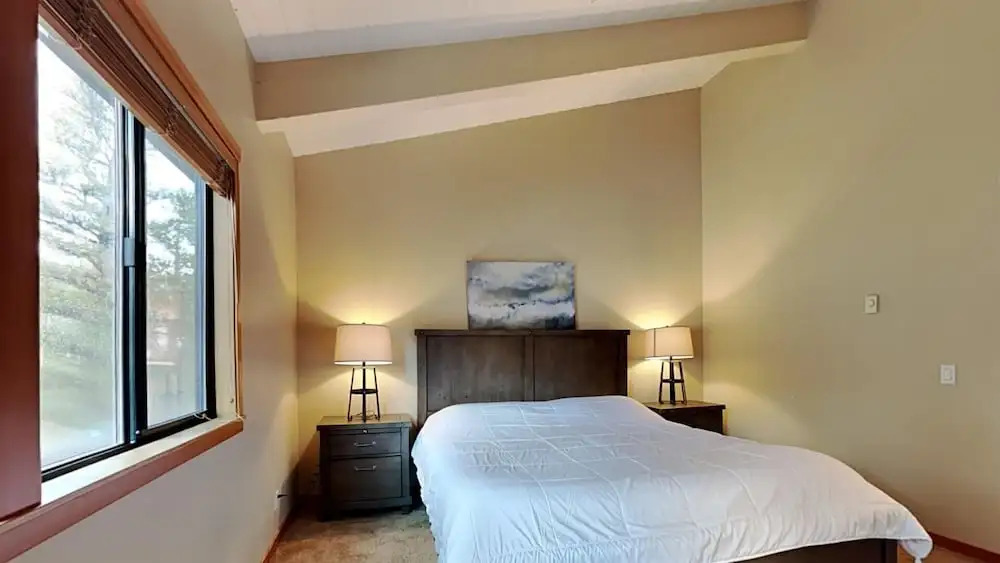 Beautiful Mountainside 4 BR Plus Loft/4 Bath Home in Mammoth! by RedAwning