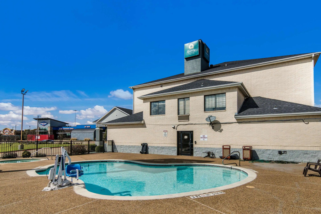 Quality Inn & Suites Fort Worth - Fossil Creek