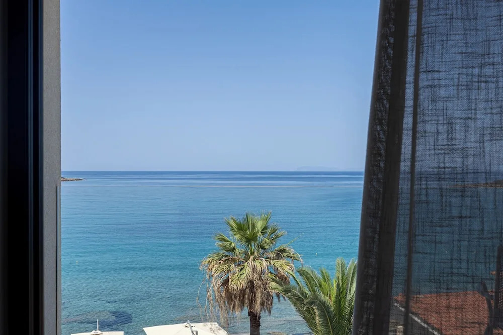 PHEIA, Vriniotis Resorts