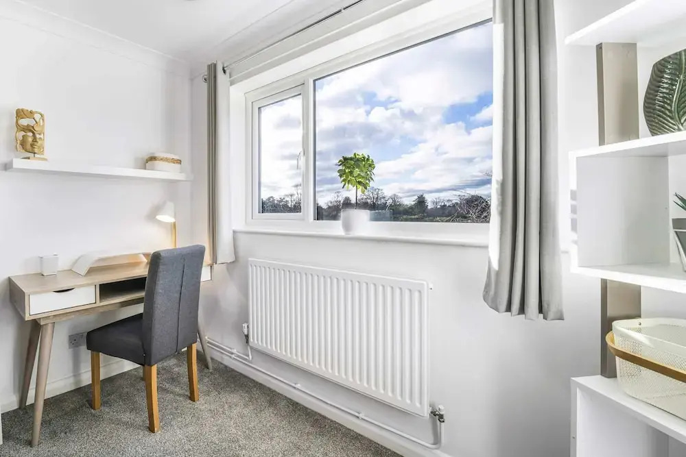Elegant 4BR House Near City Centre Angus Suites