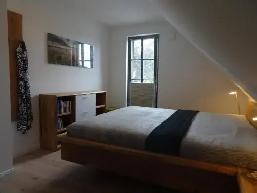Rosenberg 13 Wohnung 1d DG re