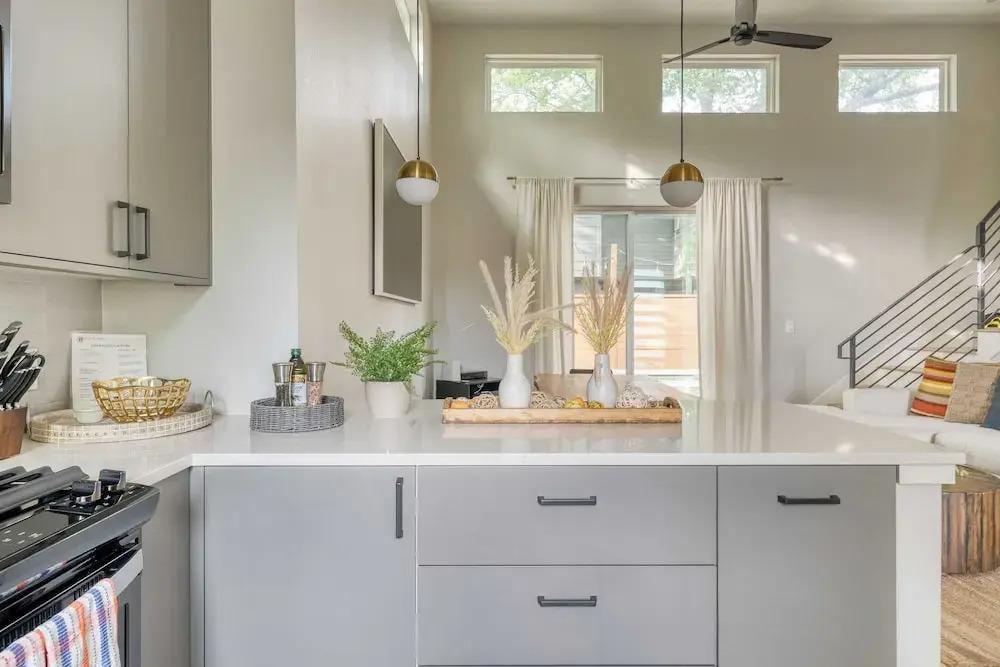 Private Pool, Firepit, Patio Steps to East Austin Dining, Music, Art, Murals
