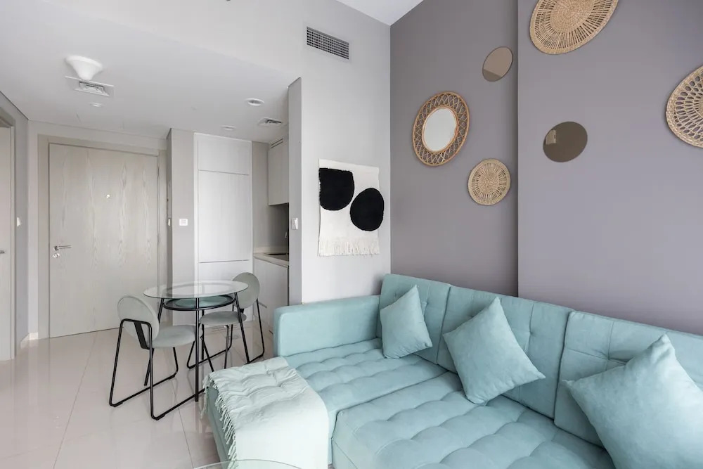 Quiet 1BR with river view