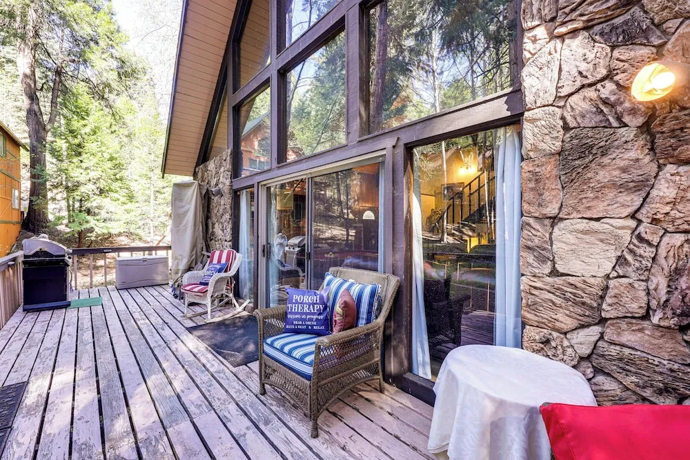 Walk to Lake Arrowhead! All-season Alpine Escape