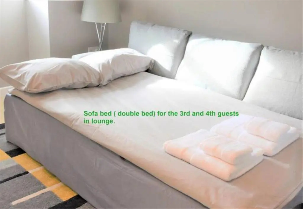 Bard's Nest, central flat, FREE allocated parking, 3 mins walk to Birthplace