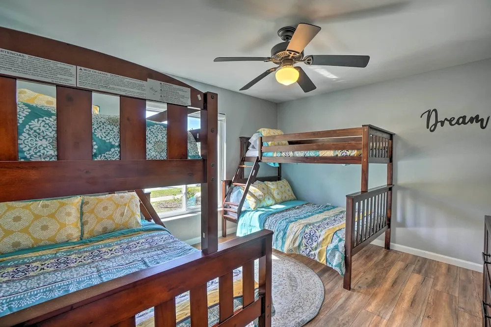 Lavish Holiday Home w/ Lanai & Heated Outdoor Pool