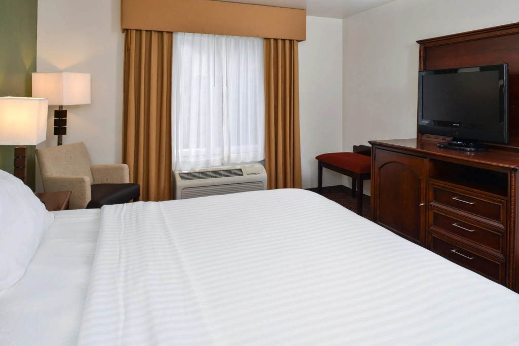 Holiday Inn Express Hotel & Suites Cherry Hills by IHG
