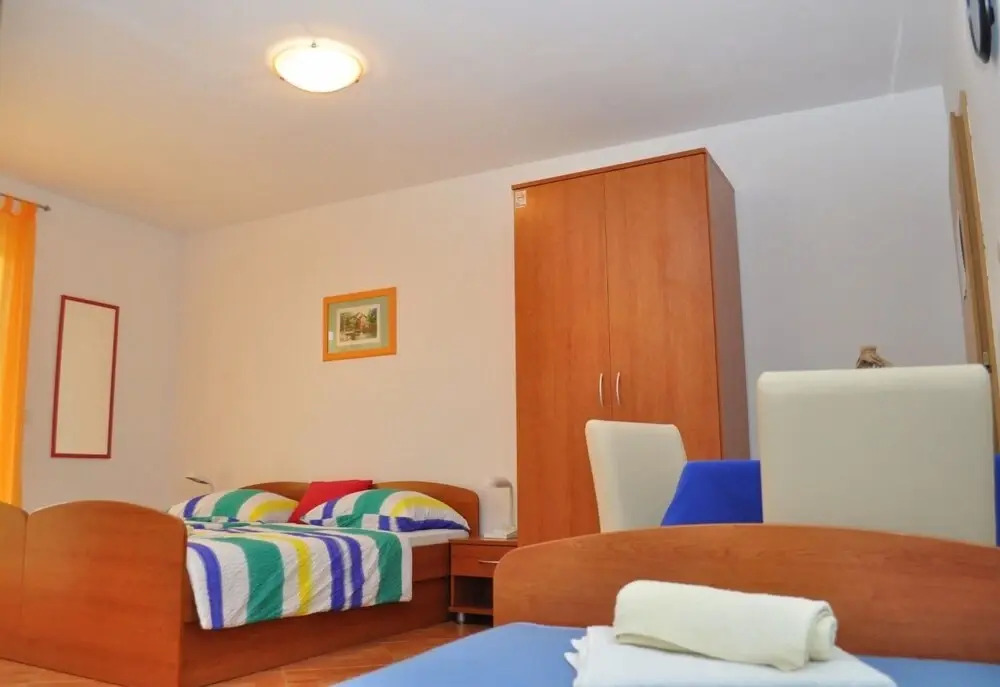 Ivi - big Parking and Courtyard - SA2
