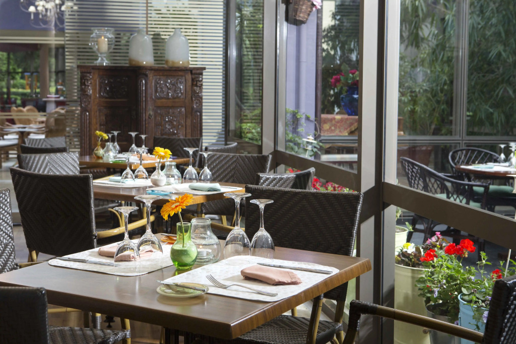 Dionysos Hotel