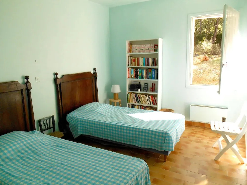 Villa With 6 Bedrooms in Saint-paul-en-forêt, With Wonderful Mountain View, Private Pool and Furnished Garden
