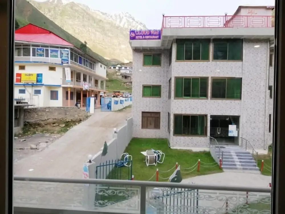 Cloud Way Hotel