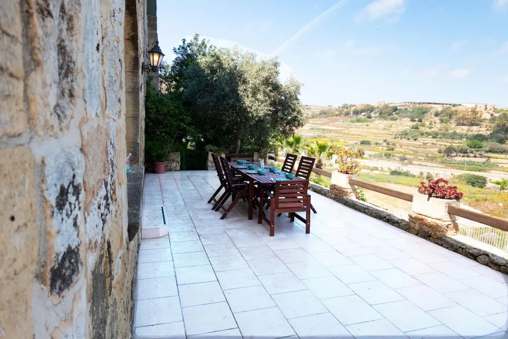 Villeleynah Amazing Gozitan Villa Pool - Happy Rentals