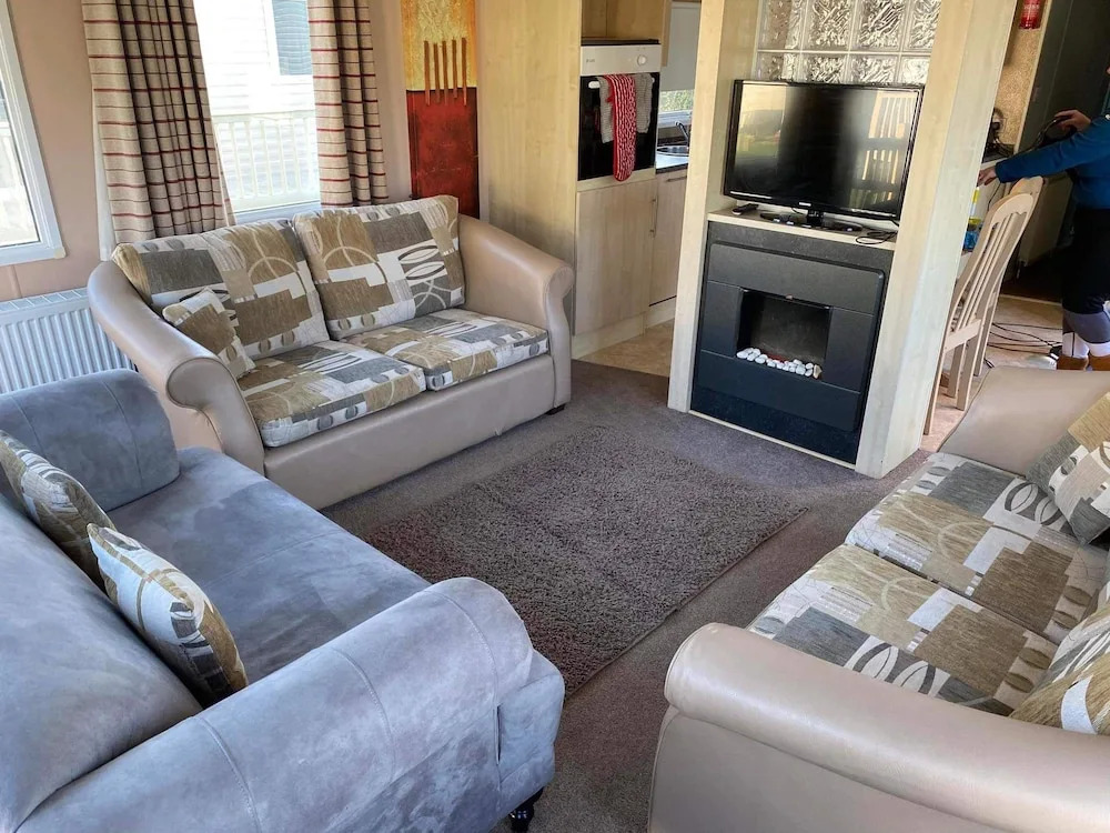 8 Berth Caravan By The Beautiful Beach Of Hunstanton In Norfolk Ref 23006W