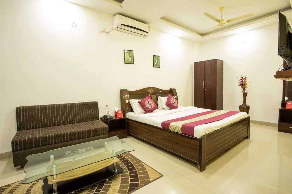 OYO 3205 Hotel New Luxury Royale