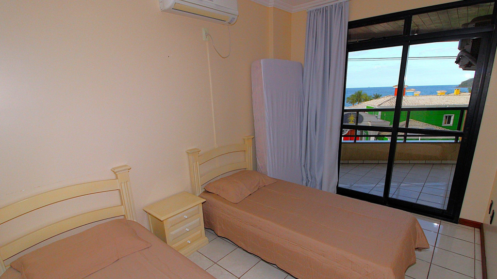 1038   Apartamento Com Vista Para O Mar Na Avenida De Bombinhas