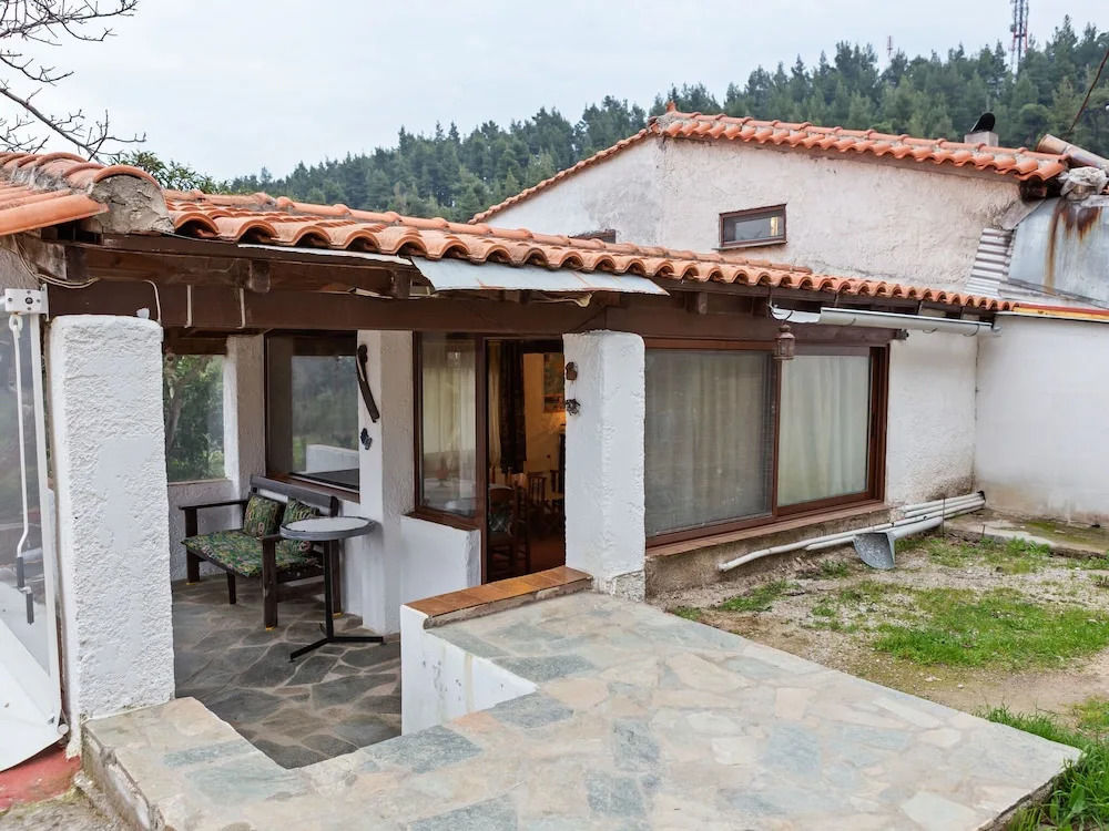 Restful Apartment in Istiaia With Patio