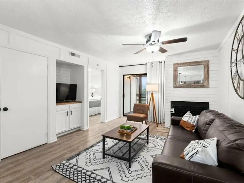 NEW Renovated Fabulous 2 bed 2 Bath Pool View