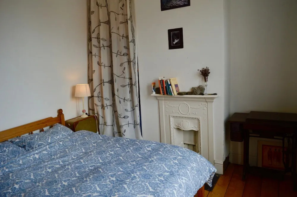 2 Bedroom Bristol Home