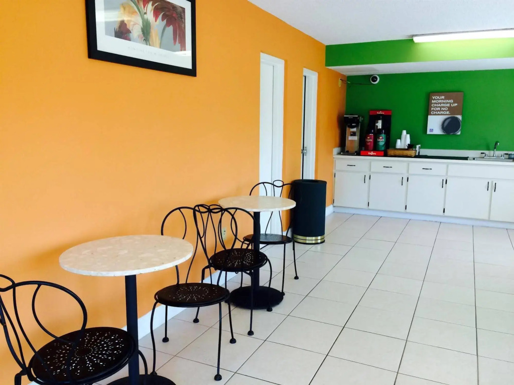 Motel 6-Macclenny, FL