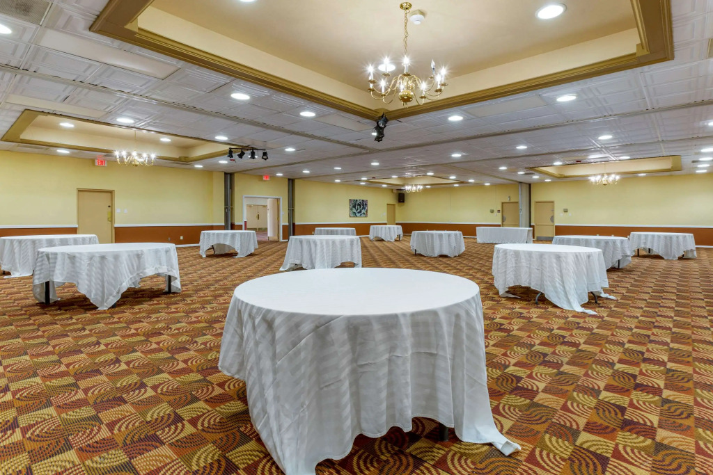 Clarion Inn & Suites Roswell